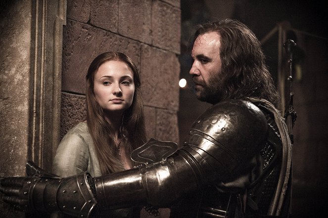 Game of Thrones - Season 2 - What Is Dead May Never Die - Photos - Sophie Turner, Rory McCann