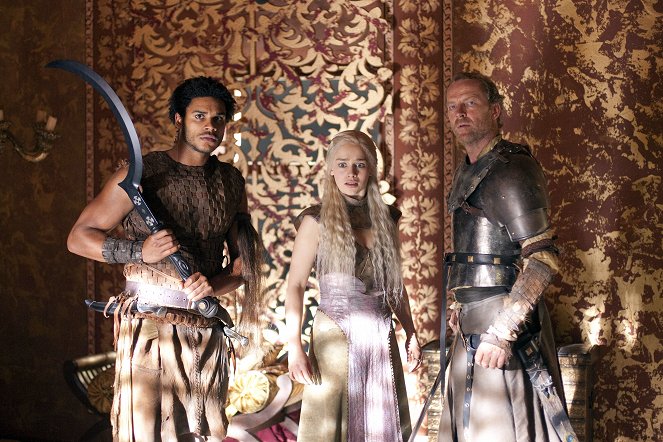 Game of Thrones - A Man Without Honor - Photos - Steven Cole, Emilia Clarke, Iain Glen