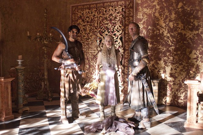 Game of Thrones - A Man Without Honor - Photos - Steven Cole, Emilia Clarke, Iain Glen