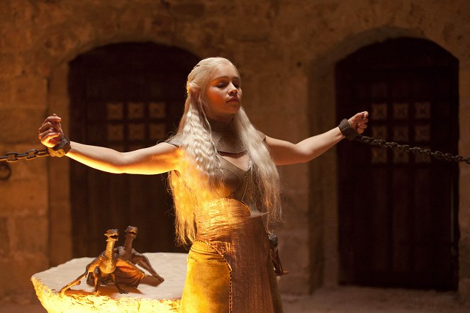 Game of Thrones - Season 2 - Valar Morghulis - Photos - Emilia Clarke