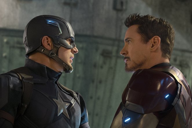 Captain America: Občanská válka - Z filmu - Chris Evans, Robert Downey Jr.