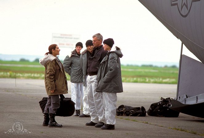 Stargate SG-1 - Season 4 - Watergate - Kuvat kuvauksista - Marina Sirtis, Michael Shanks, Christopher Judge, Richard Dean Anderson, Amanda Tapping