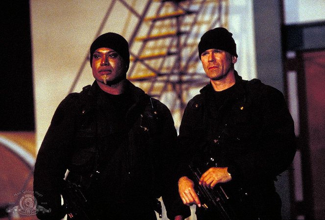 Stargate SG-1 - Season 4 - Watergate - Photos - Christopher Judge, Richard Dean Anderson