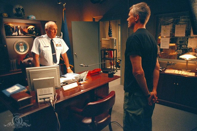Stargate SG-1 - Chain Reaction - Van film - Lawrence Dane