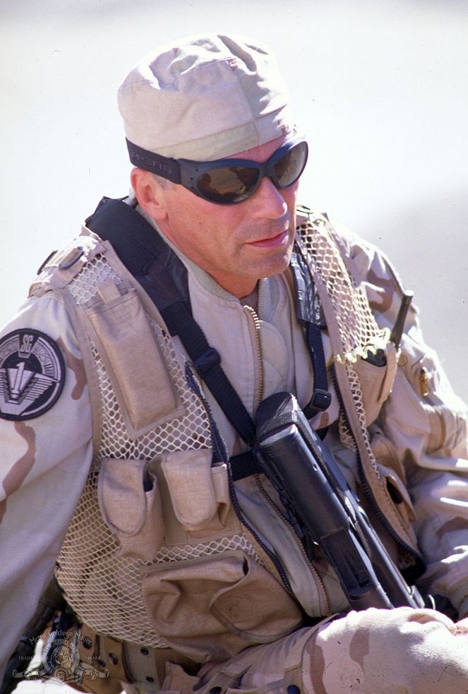 Stargate SG-1 - Season 4 - Absolute Power - Photos - Richard Dean Anderson