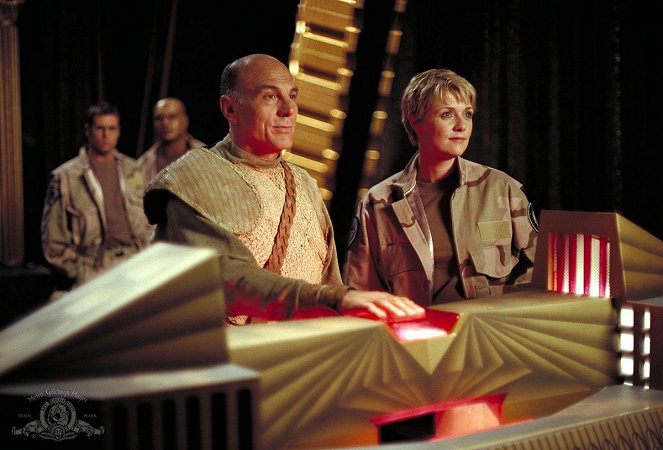 Stargate SG-1 - Season 4 - Exodus - Photos - Carmen Argenziano, Amanda Tapping