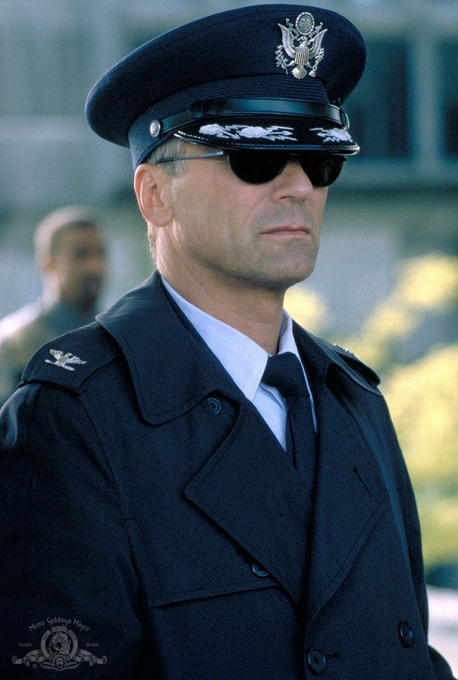Stargate SG-1 - Between Two Fires - Photos - Richard Dean Anderson
