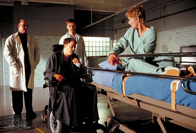 Stargate SG-1 - Desperate Measures - De la película - Bill Marchant, Amanda Tapping