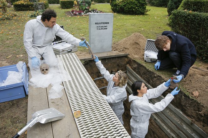 Die Spezialisten - Im Namen der Opfer - Tod eines Untoten - Photos - Tobias Licht, Valerie Niehaus, Samira Radsi, Merlin Rose