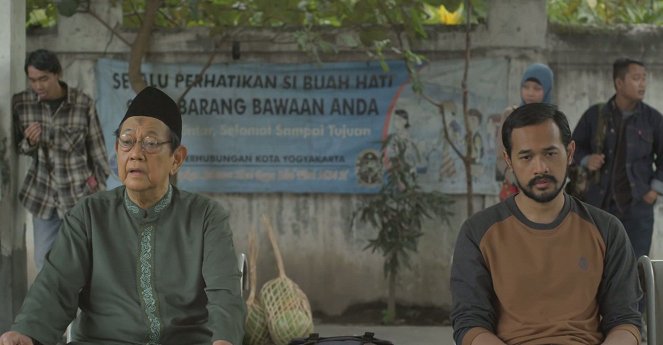 Mencari hilal - Van film - Deddy Sutomo, Oka Antara