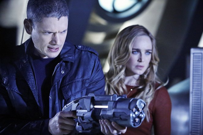 Legends of Tomorrow - Marooned - Photos - Wentworth Miller, Caity Lotz