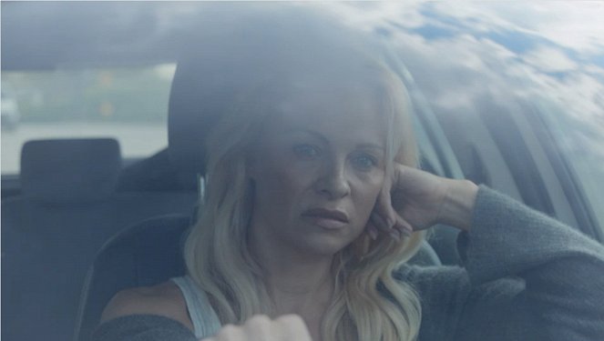 Connected - Do filme - Pamela Anderson