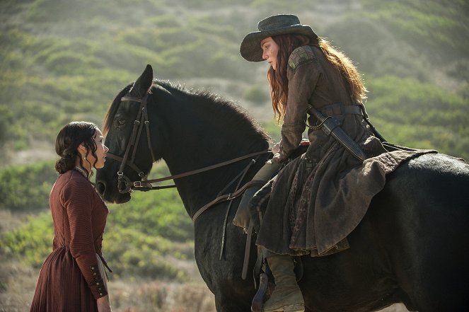 Black Sails - Episode XXV - Film - Jessica Parker Kennedy, Clara Paget