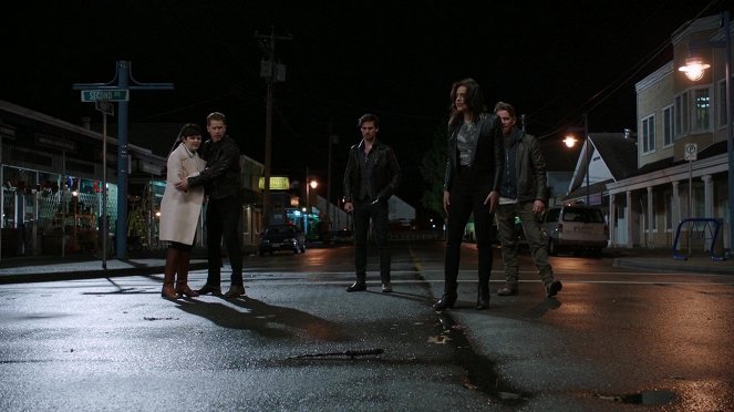 Once Upon a Time - Season 5 - The Dark Swan - Van film - Ginnifer Goodwin, Josh Dallas, Colin O'Donoghue, Lana Parrilla, Sean Maguire