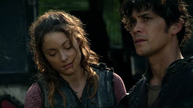 The 100 - Vós que entrais - Do filme - Leah Gibson, Bob Morley