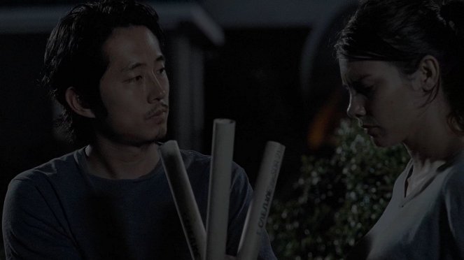 The Walking Dead - Ledobott láncok - Filmfotók - Steven Yeun, Lauren Cohan