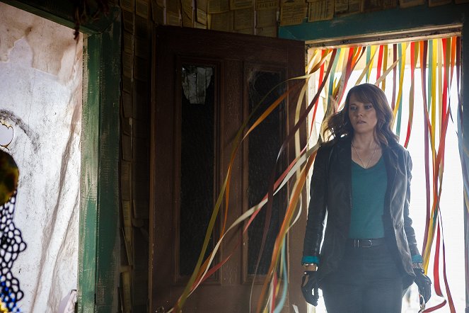 Ash vs. Evil Dead - The Killer of Killers - Photos - Lucy Lawless