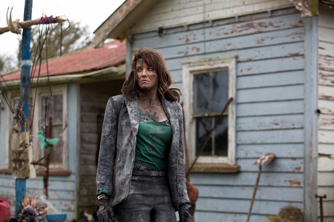 Ash vs Evil Dead - Fire in the Hole - Photos - Lucy Lawless
