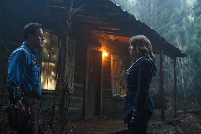 Ash vs. Evil Dead - Season 1 - Bound in Flesh - Photos - Bruce Campbell, Lucy Lawless