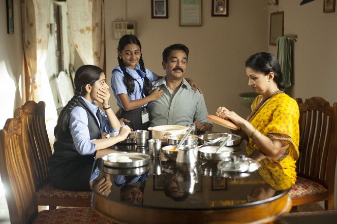 Papanasam - De la película - Nivetha Thomas, Kamal Hassan, Gautami