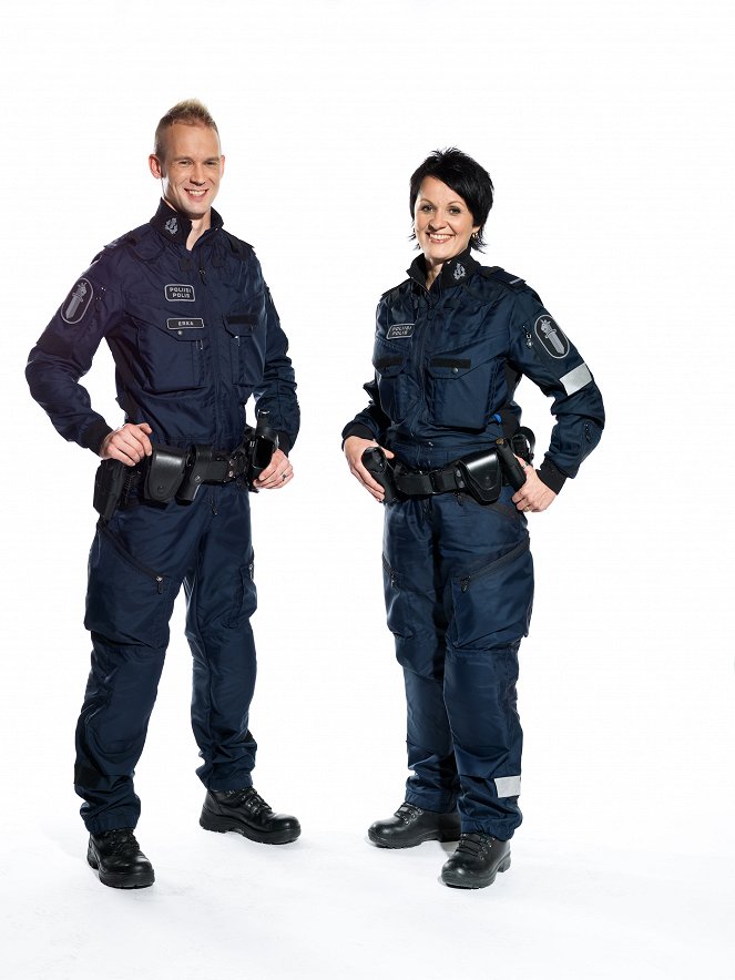 Poliisit - kotihälytys - Werbefoto - Mika Erka, Pia Katajala