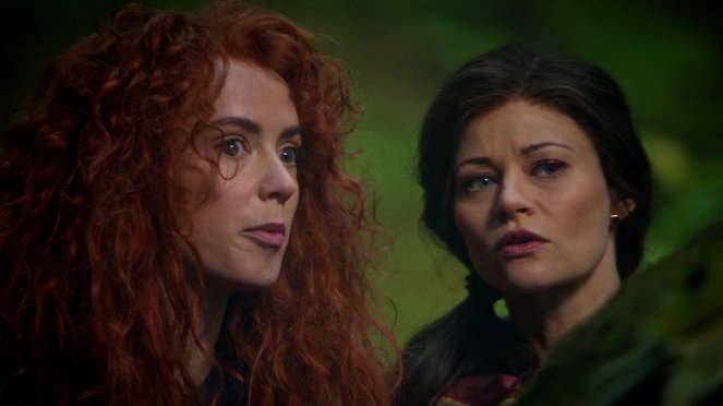 Once Upon a Time - The Bear and the Bow - Van film - Amy Manson, Emilie de Ravin