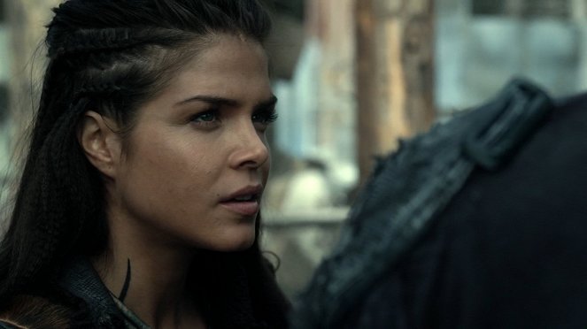 The 100 - Attention aux trônes - Film - Marie Avgeropoulos