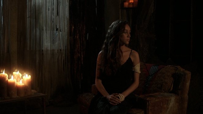 Prvních 100 - Watch the Thrones - Z filmu - Alycia Debnam-Carey