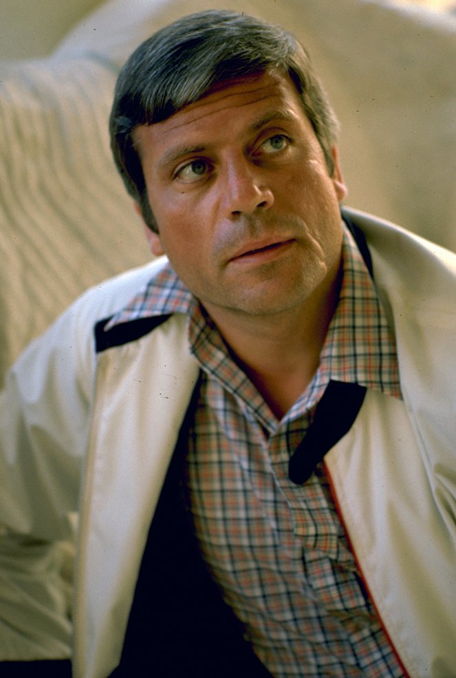 Burnt Offerings - Photos - Oliver Reed
