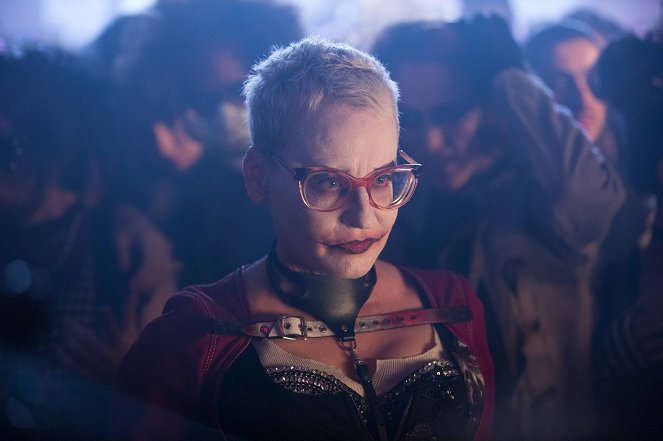 Gotham - The Ball of Mud and Meanness - Photos - Lori Petty
