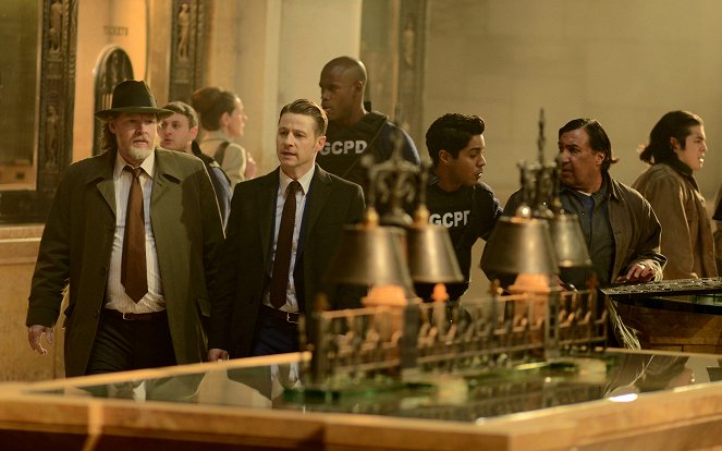 Gotham - Pochmurny świt - Z filmu - Donal Logue, Ben McKenzie