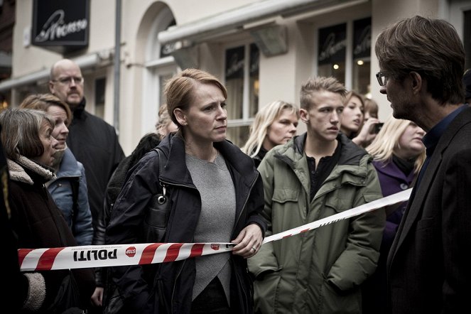 Dicte - Crime Reporter - Season 1 - Vold og magt - del 1 - Photos - Iben Hjejle, Lars Brygmann