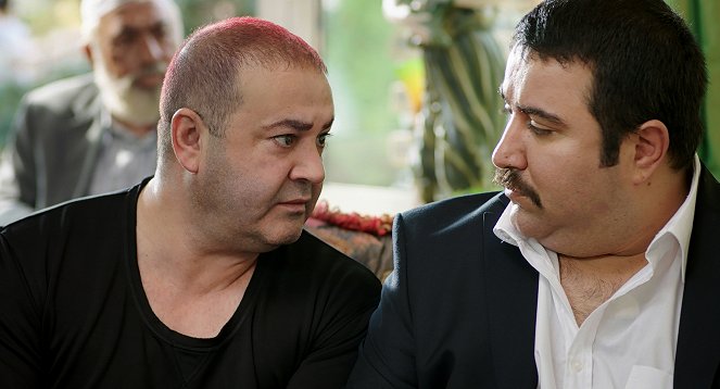 Kolpaçino 3. Devre - De la película - Şafak Sezer, Serkan Şengül