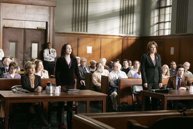 Law & Order: Trial by Jury - Vigilante - Photos - Amy Carlson, Bebe Neuwirth, Lorraine Bracco