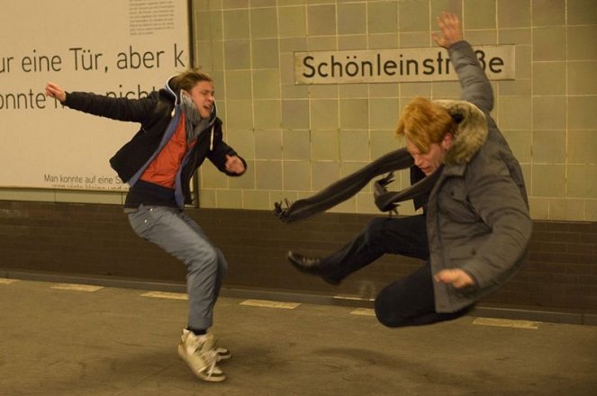 Tatort - Gegen den Kopf - Photos - Jannik Schümann, Enno Kalisch