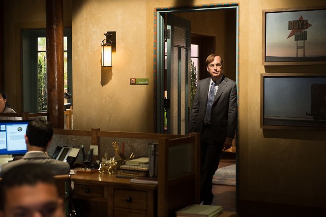 Better Call Saul - Season 2 - Cobbler - Photos - Bob Odenkirk