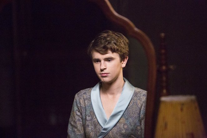 Bates Motel - Season 4 - A Danger to Himself and Others - De la película - Freddie Highmore