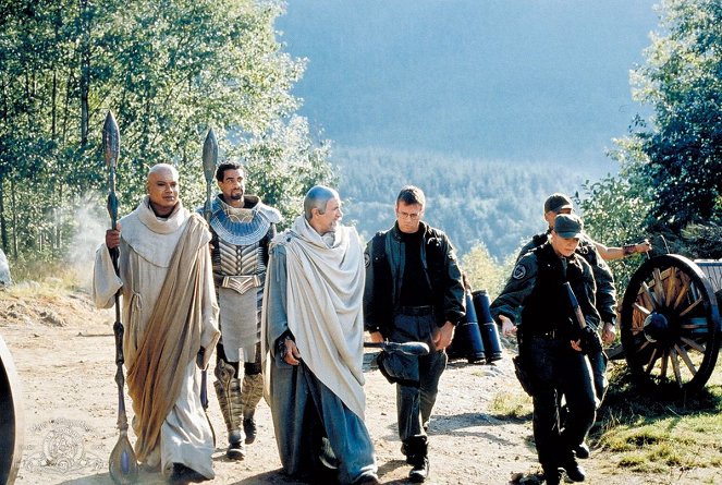 Stargate SG-1 - Season 5 - The Warrior - Photos - Christopher Judge, Obi Ndefo, Tony Amendola, Michael Shanks