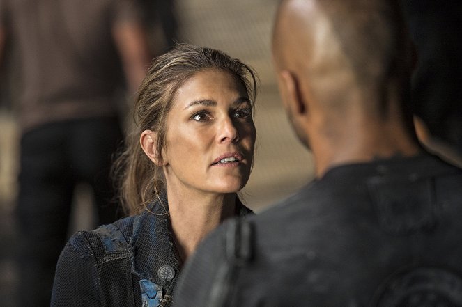 The 100 - Watch the Thrones - Photos - Paige Turco
