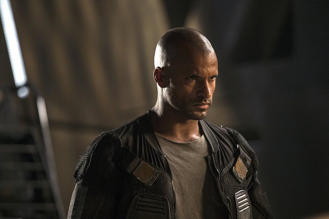 The 100 - Watch the Thrones - Van film - Ricky Whittle