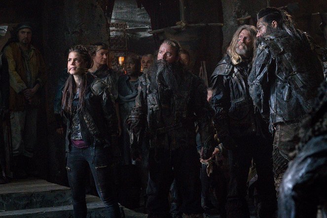 The 100 - Thirteen - Photos - Marie Avgeropoulos