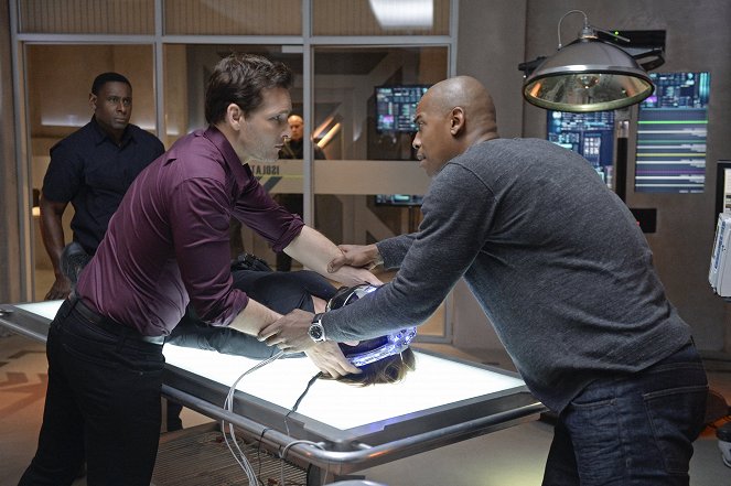 Supergirl - For the Girl Who Has Everything - Photos - Peter Facinelli, Mehcad Brooks