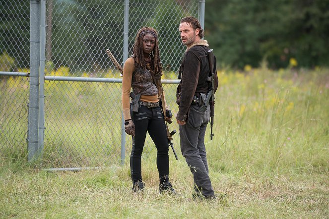 The Walking Dead - Az éj leple - Filmfotók - Danai Gurira, Andrew Lincoln