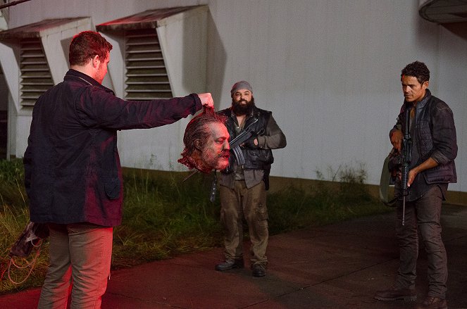 The Walking Dead - Season 6 - Not Tomorrow Yet - Photos - Carlos Aviles, Ian Casselberry
