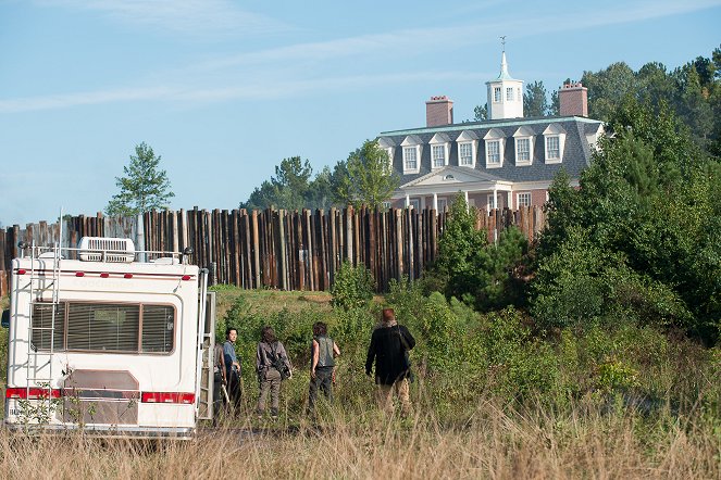The Walking Dead - Ledobott láncok - Filmfotók