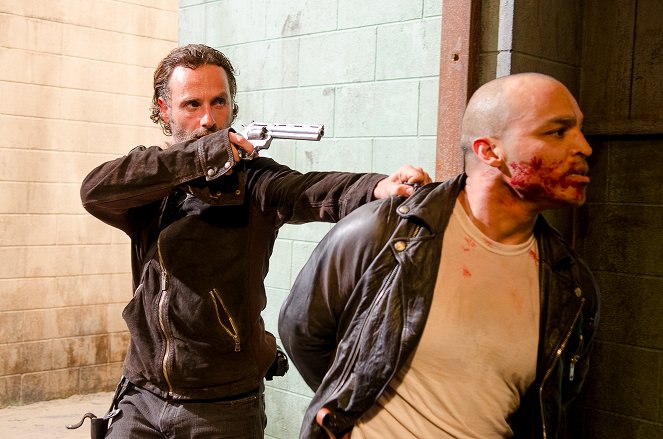 The Walking Dead - Season 6 - The Same Boat - Photos - Andrew Lincoln