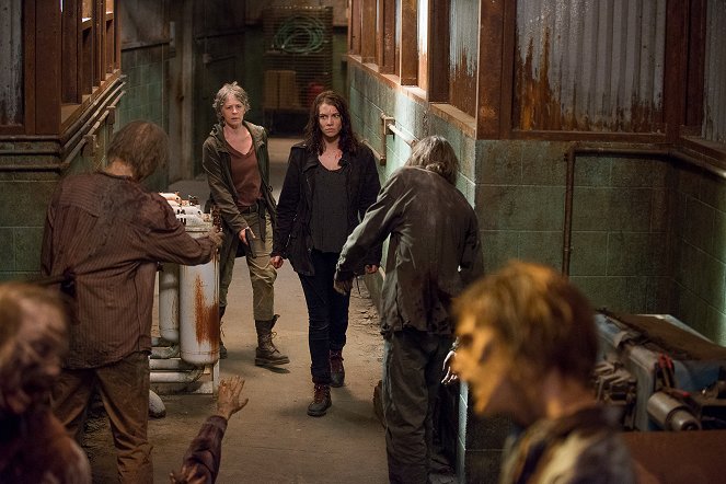 The Walking Dead - Season 6 - The Same Boat - Van film - Melissa McBride, Lauren Cohan