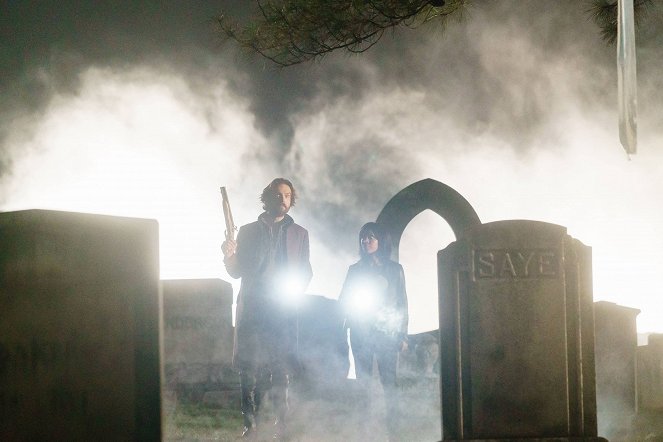 Sleepy Hollow - Season 3 - Dead Men Tell No Tales - Photos - Tom Mison, Nicole Beharie