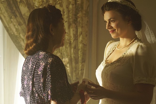 Agent Carter - Smoke & Mirrors - Photos - Hayley Atwell