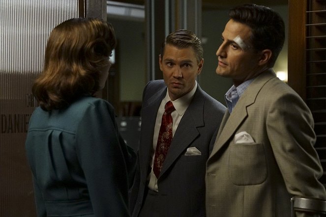 Agent Carter - Rozlúčenie - Z filmu - Chad Michael Murray, Enver Gjokaj
